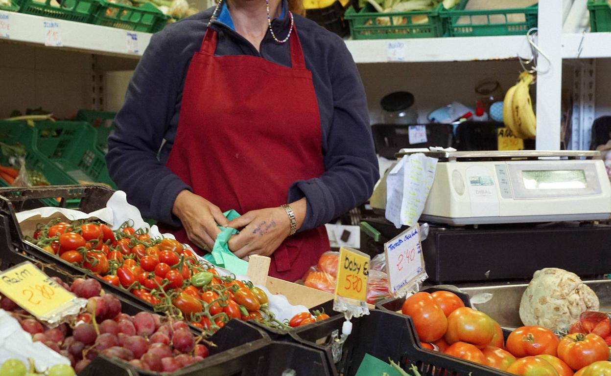 Una mujer trabajadora gracias al programa 'Reincorpora' de La Caixa.