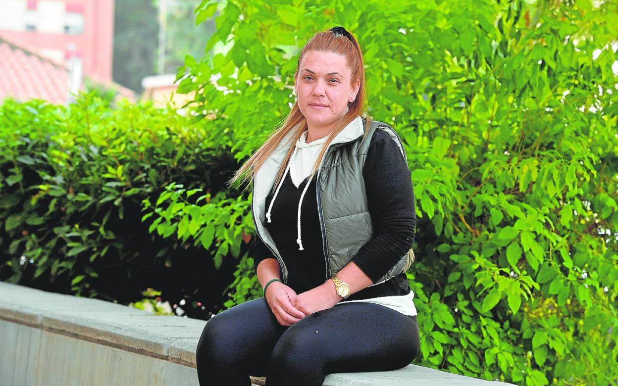 Paqui Fernández, ayer, a las puertas de la Consejería de Fomento, donde se celebró el seminario. 