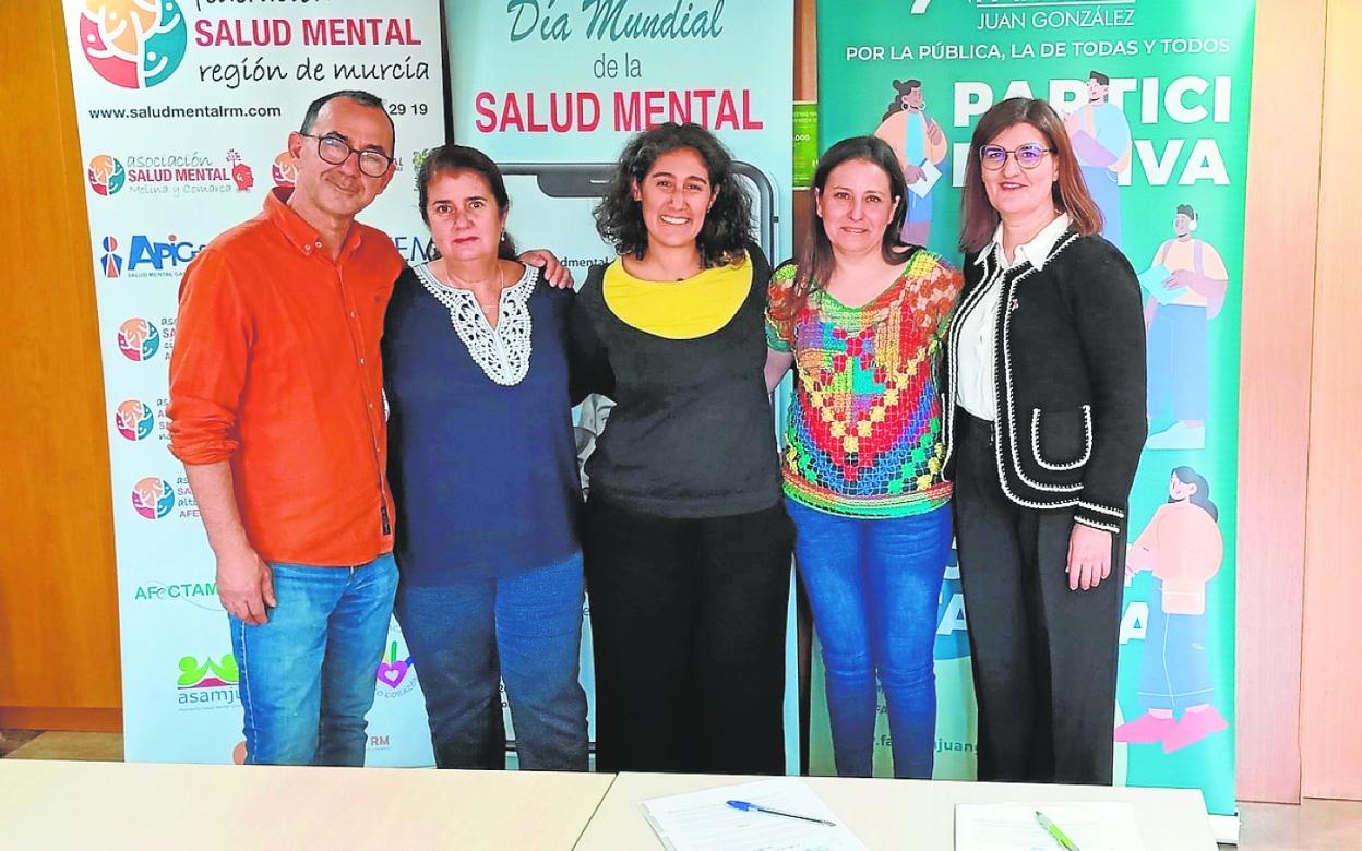 Representantes de la FAPA y de la Federación de Salud Mental, tras la firma del acuerdo. 