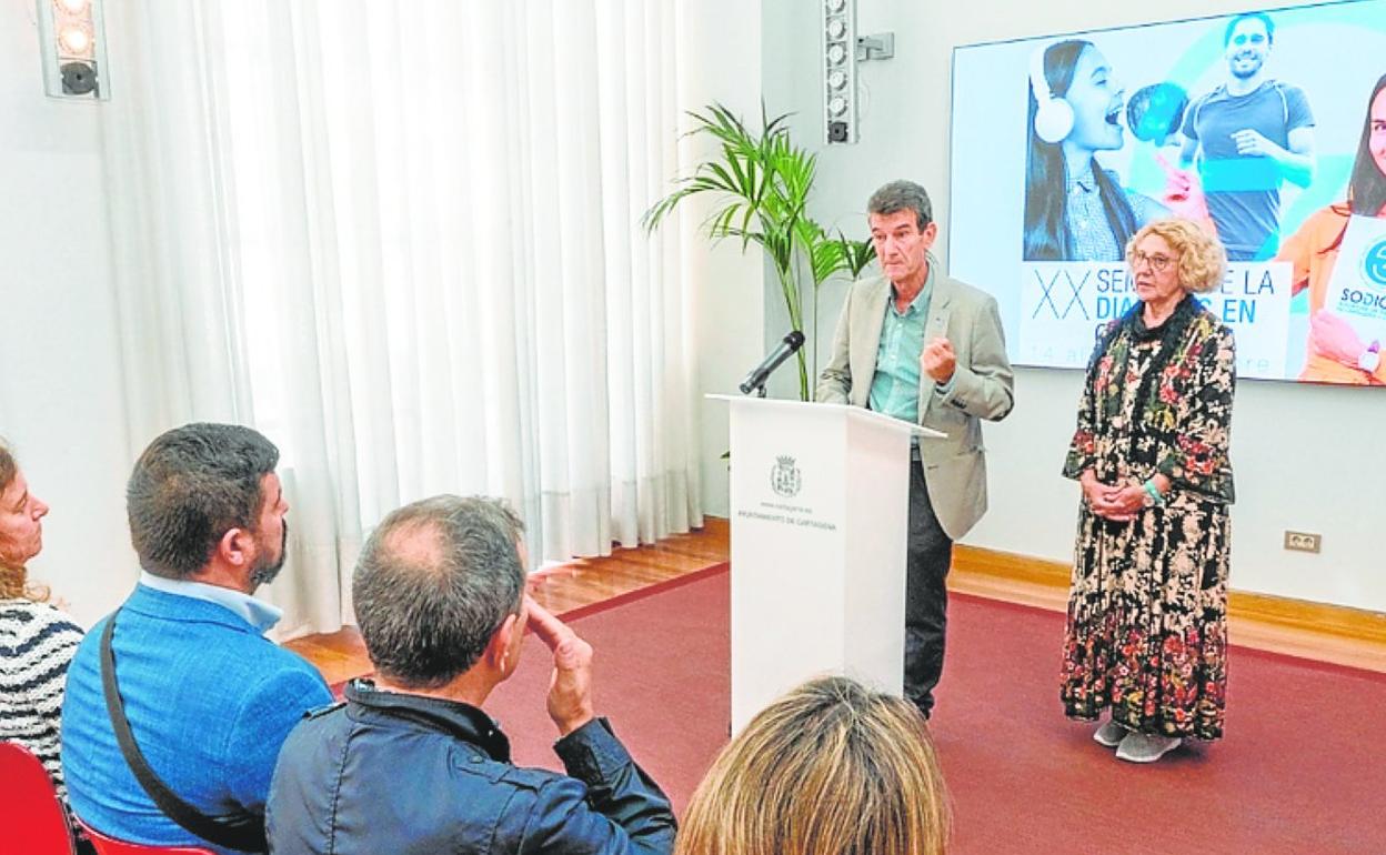Baños y García durante la presentación de las actividades. 