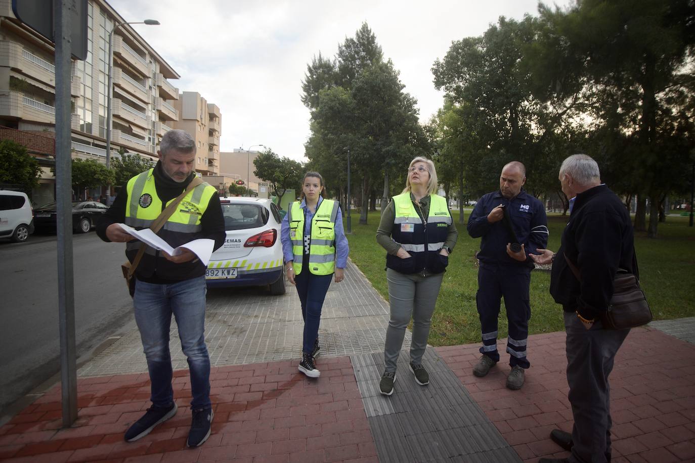 Fotos: Desinfectan un piso en Beniaján donde se acumulaban heces y basuras