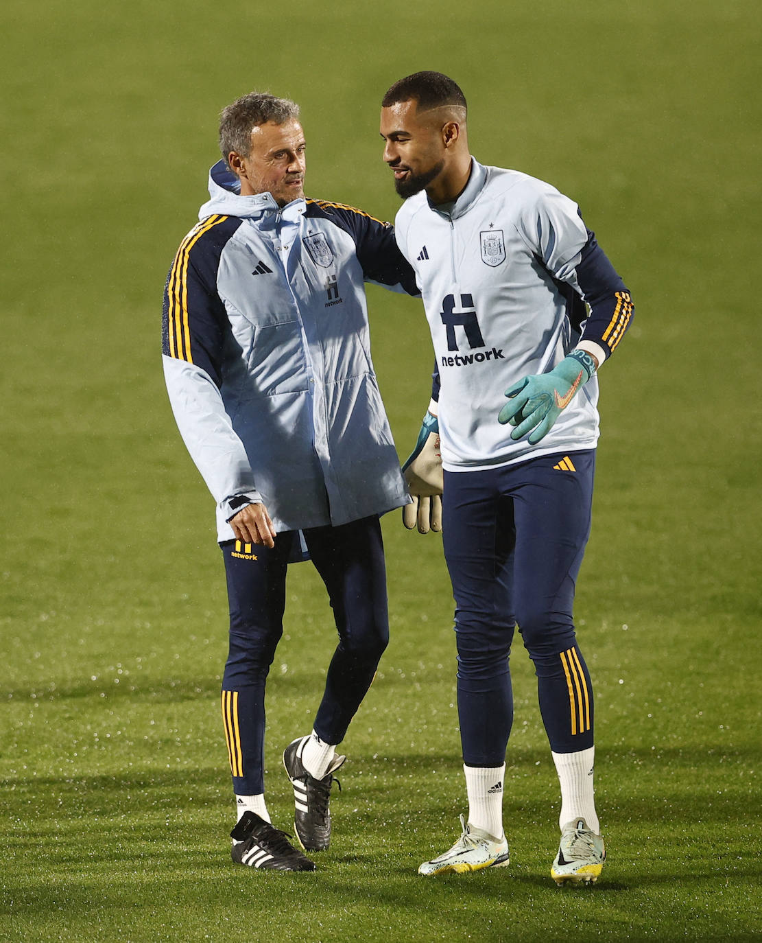 Luis Enrique y Robert Sánchez, en un entrenamiento de la selección de preparación para el Mundial.