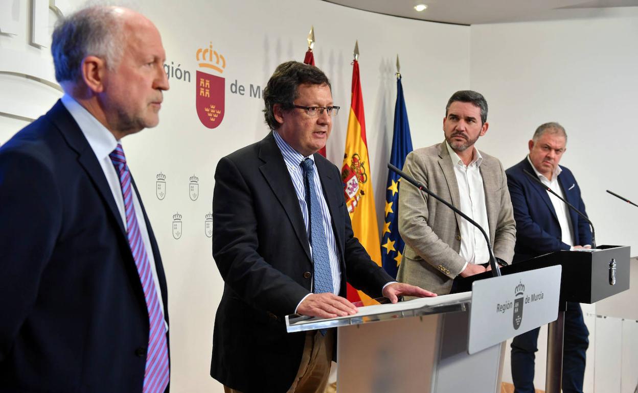 Antonio Fanlo, Luis Garrote, Antonio Luengo y Lucas Jiménez, este viernes en rueda de prensa en San Esteban.
