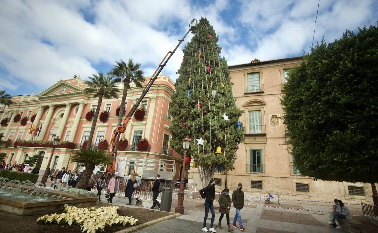 Decoración del árbol de Navidad instalado en La Glorieta en 2021.