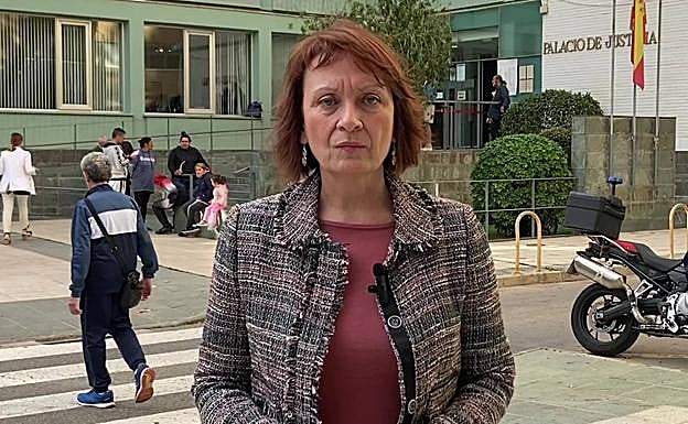 María Marín, este junes, frente al Palacio de Justicia de Cartagena.