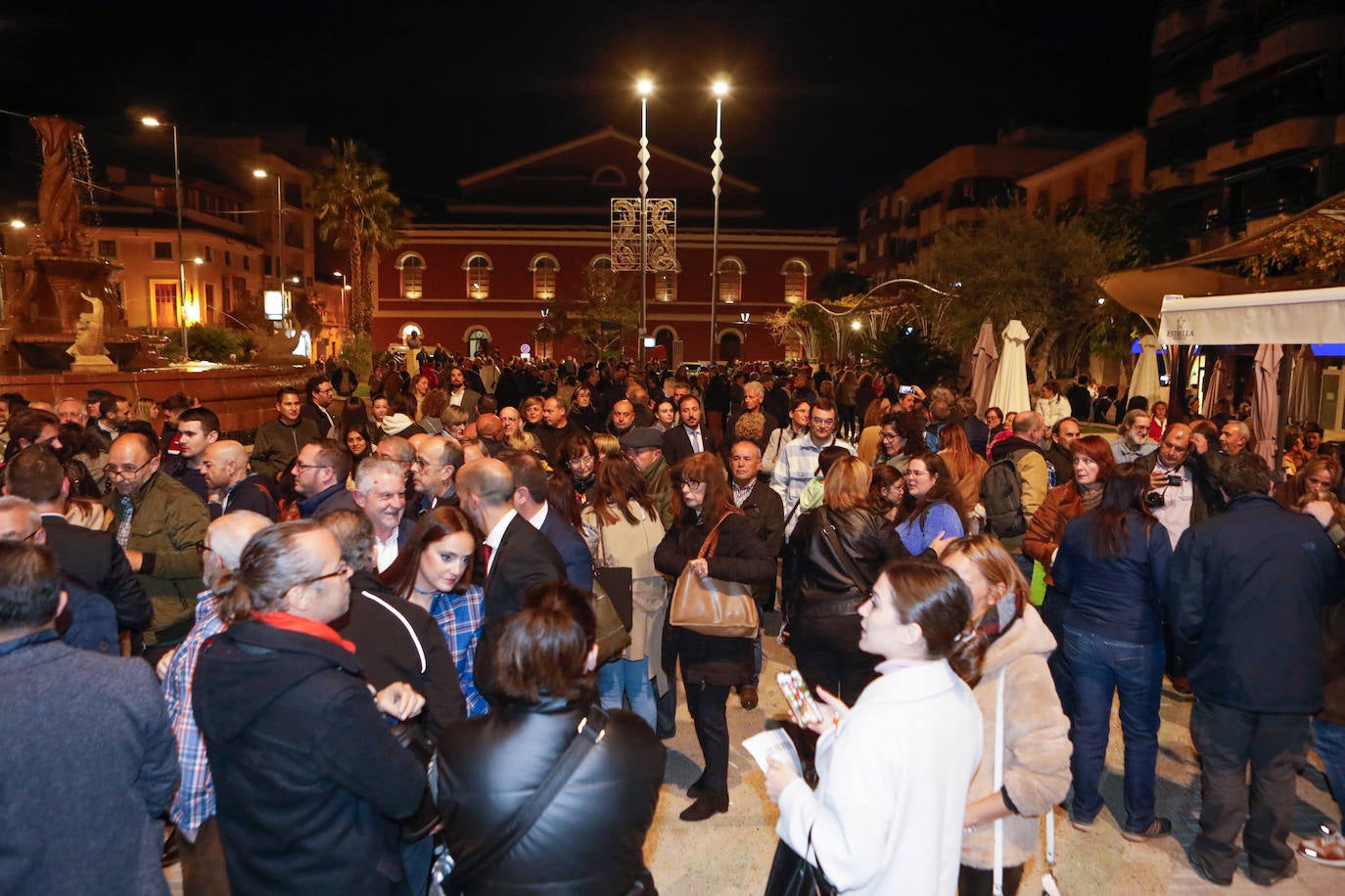 Fotos: Más de mil personas se concentran en Lorca en defensa de la sanidad pública