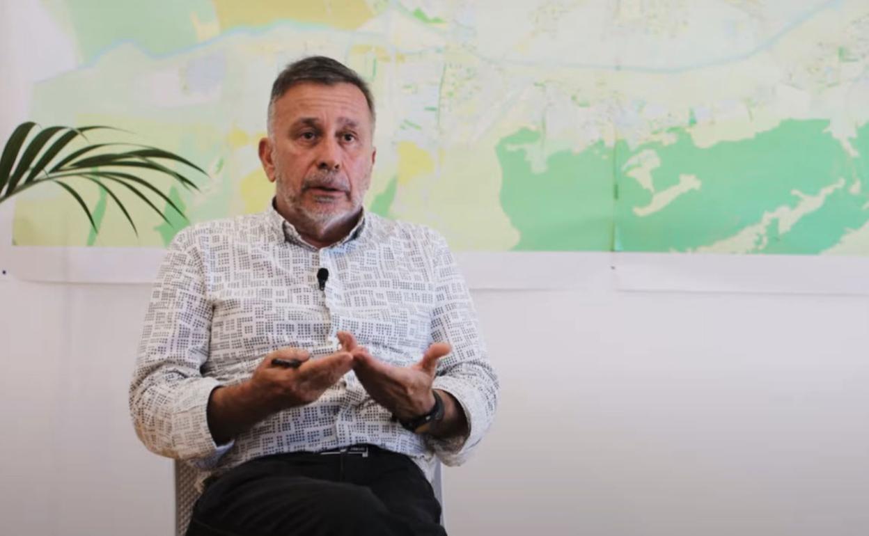 Jesús López durante el documental 'Cities for people: Murcia',