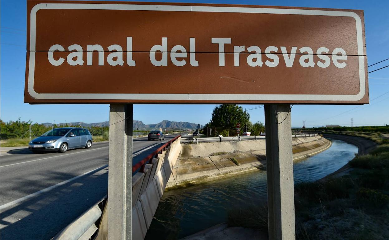 Canal del Trasvase Tajo-Segura, a su paso por la Región.