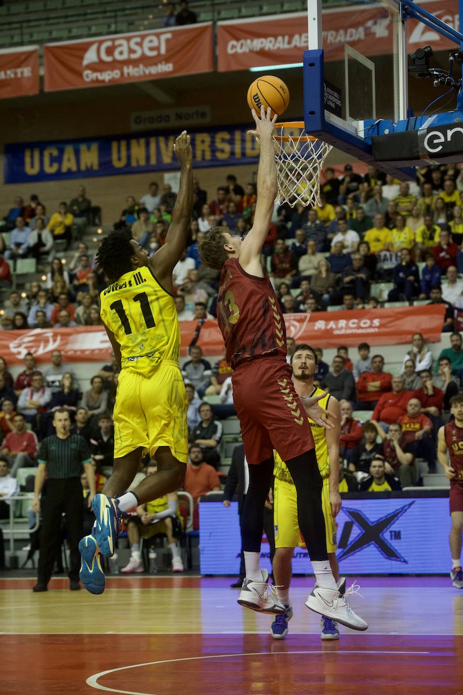 Fotos: El UCAM vence al Falco (81-74)