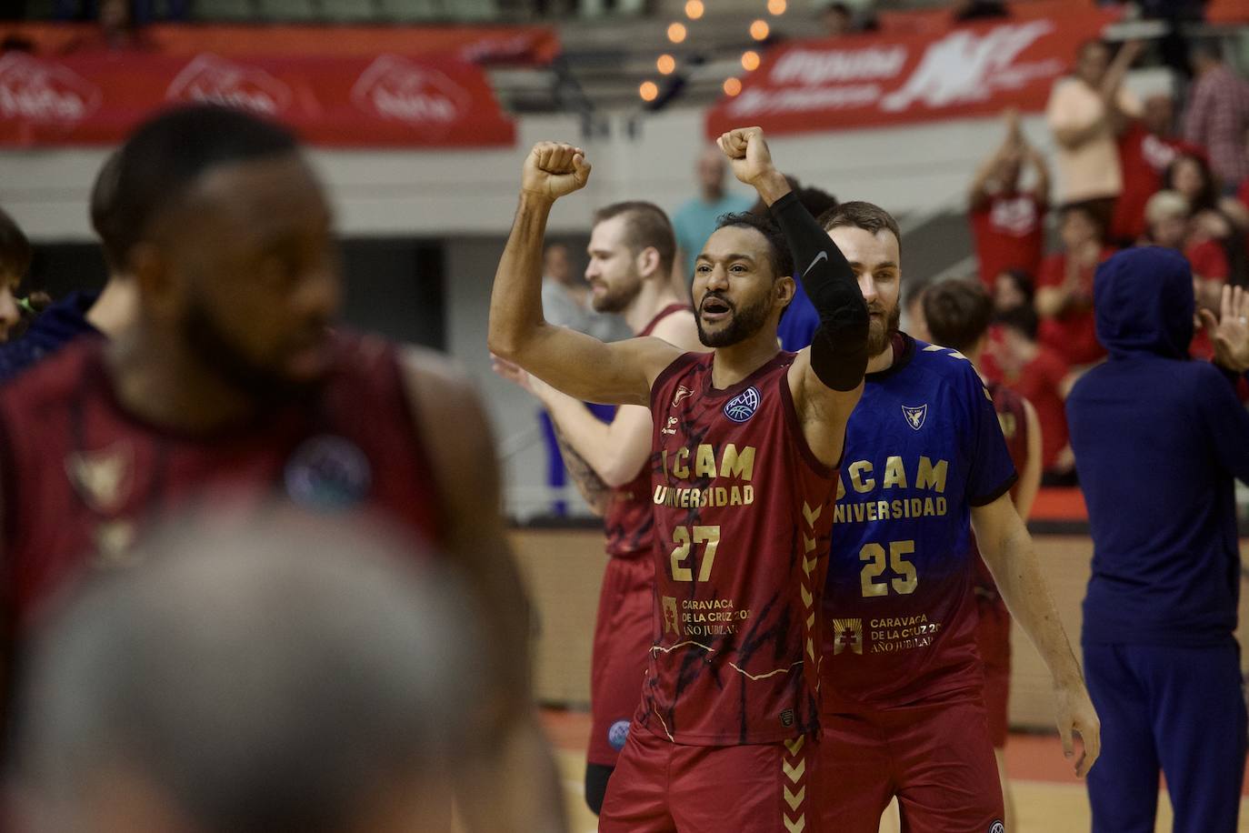 Fotos: El UCAM vence al Falco (81-74)