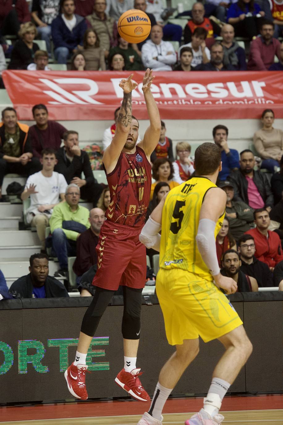 Fotos: El UCAM vence al Falco (81-74)