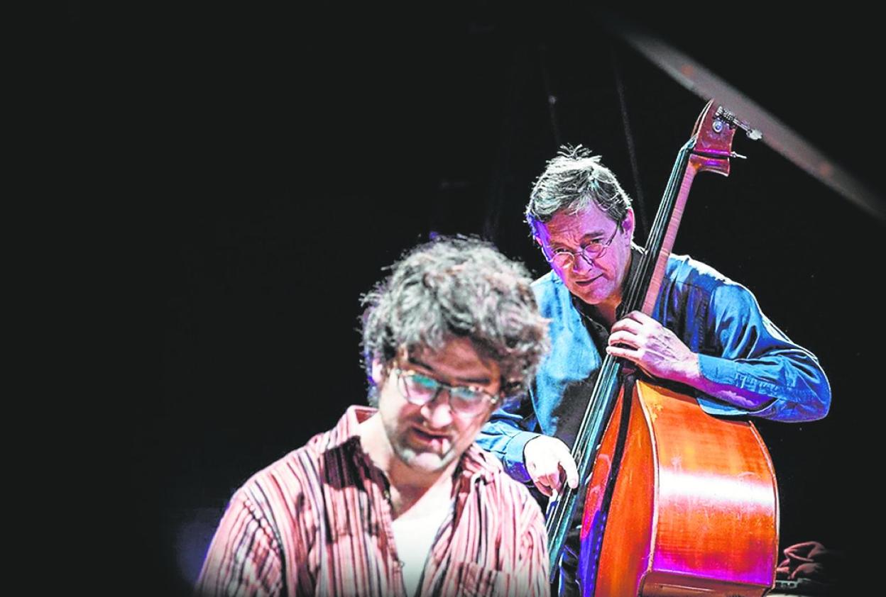 Albert Sanz (piano) y Javier Colina (contrabajo). 