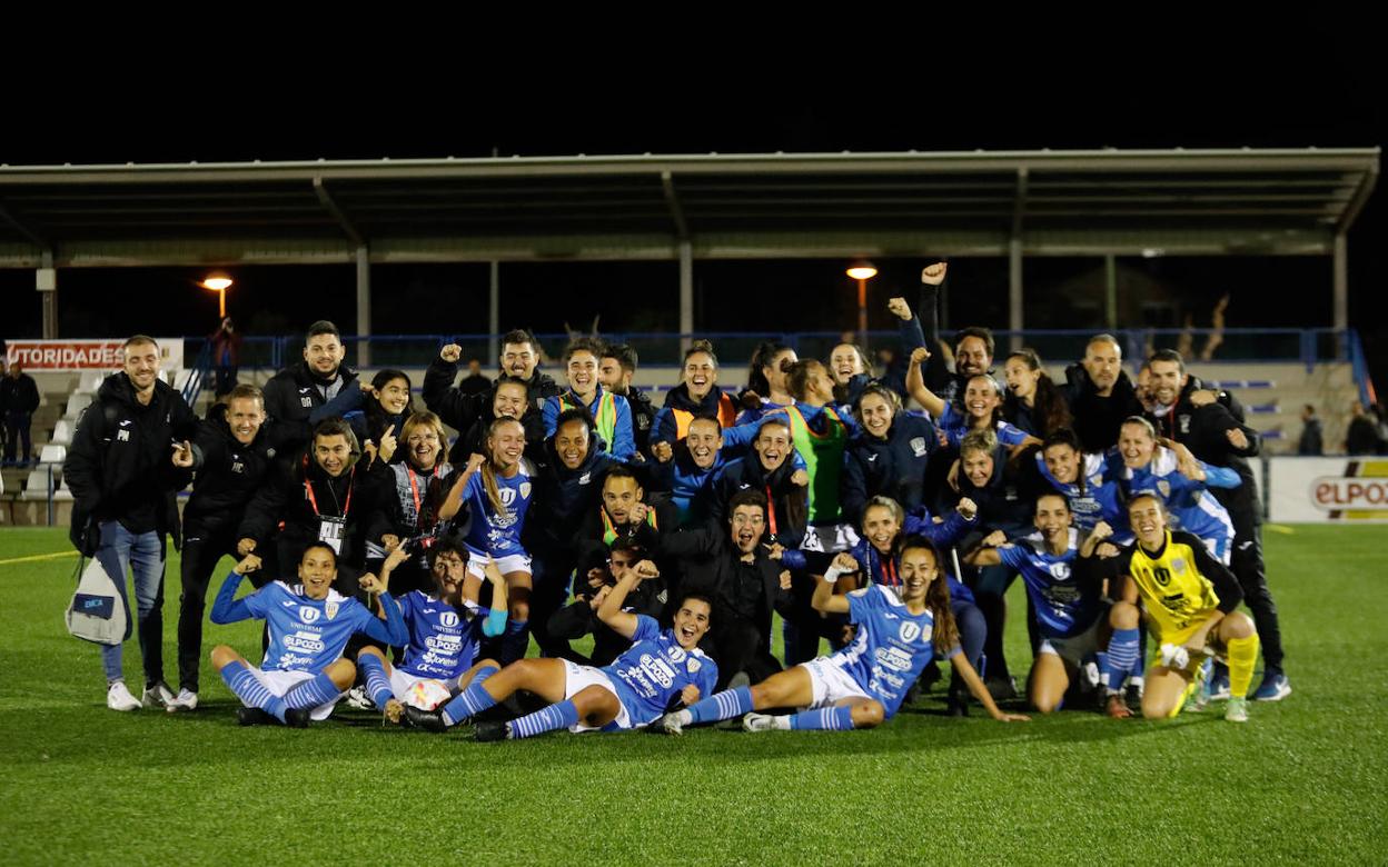 Las jugadoras del Alhama celebran su victoria del pasado miércoles frente al Valencia. 