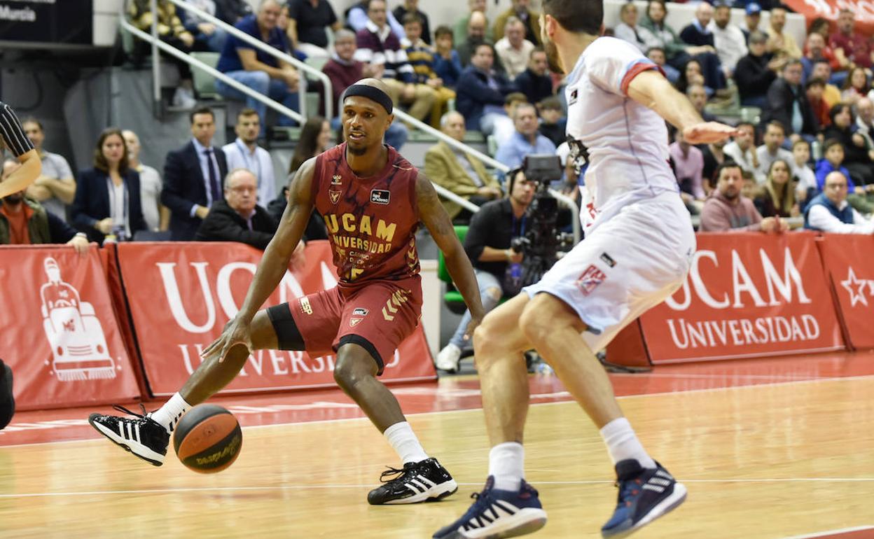 MCFadden encara una jugada durante el partido contra el Obradoiro, este domingo. 