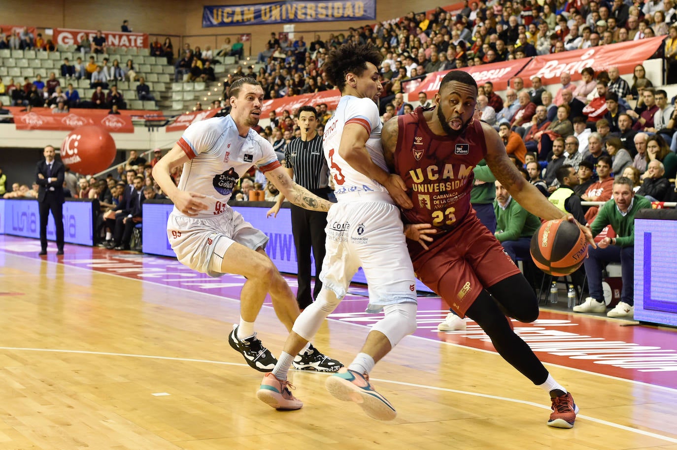 Fotos: Las imágenes del partido UCAM CB Murcia - Obradoiro
