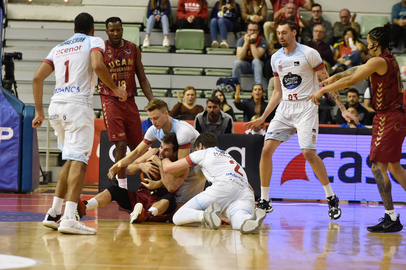 Fotos: Las imágenes del partido UCAM CB Murcia - Obradoiro