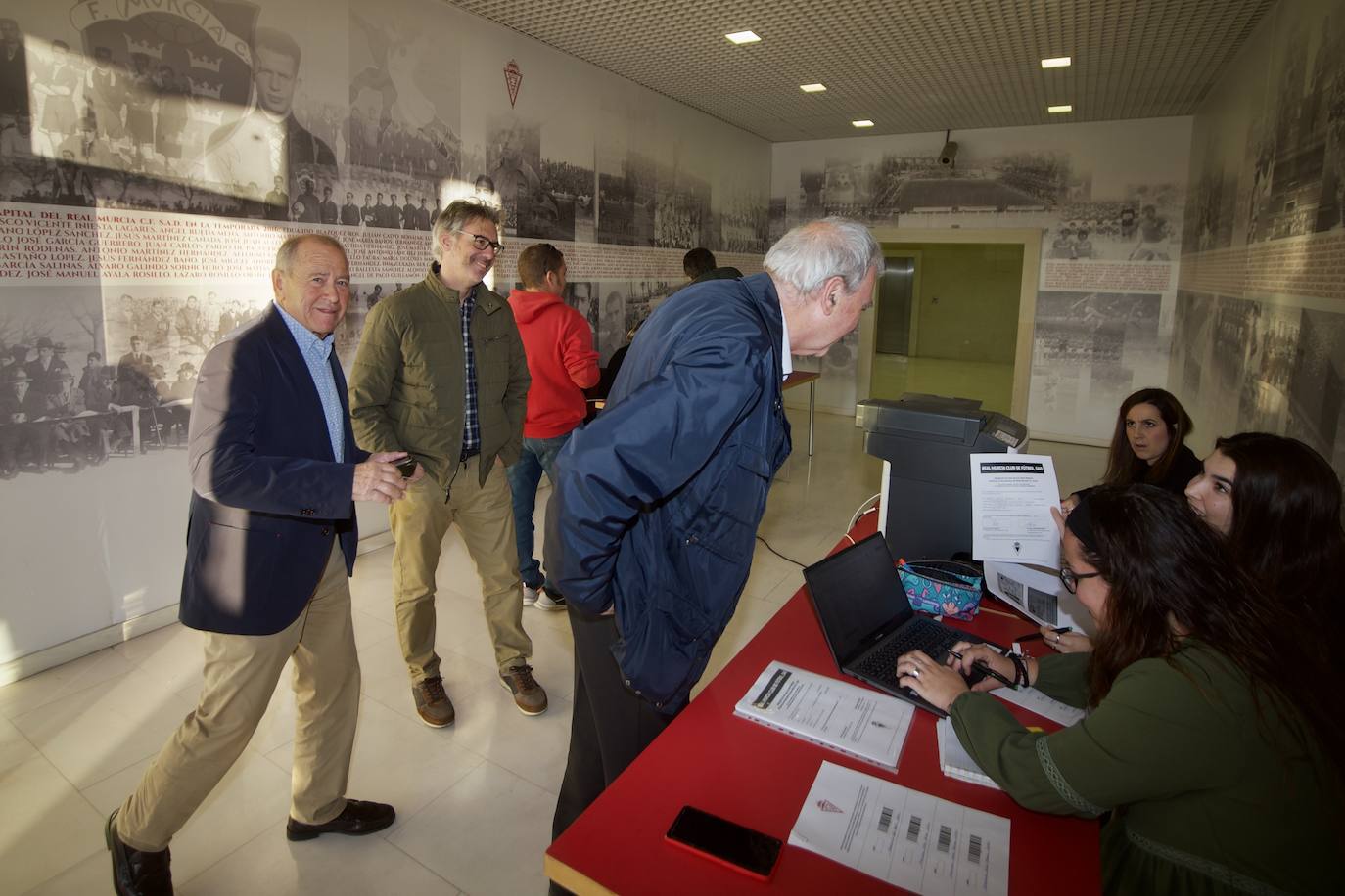 Fotos: Junta de accionistas del Real Murcia en imágenes