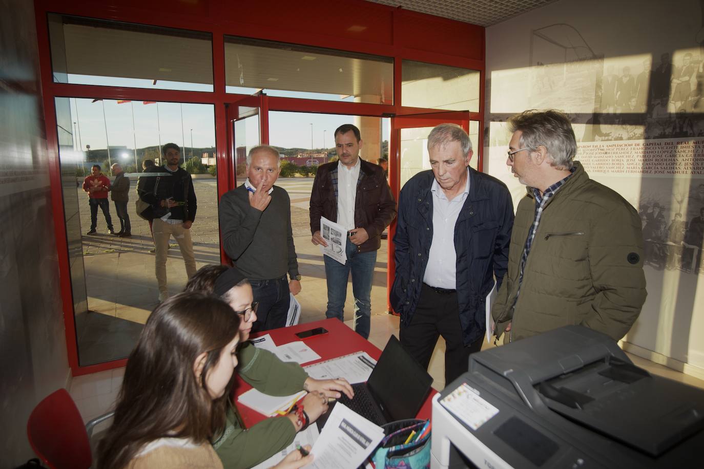 Fotos: Junta de accionistas del Real Murcia en imágenes