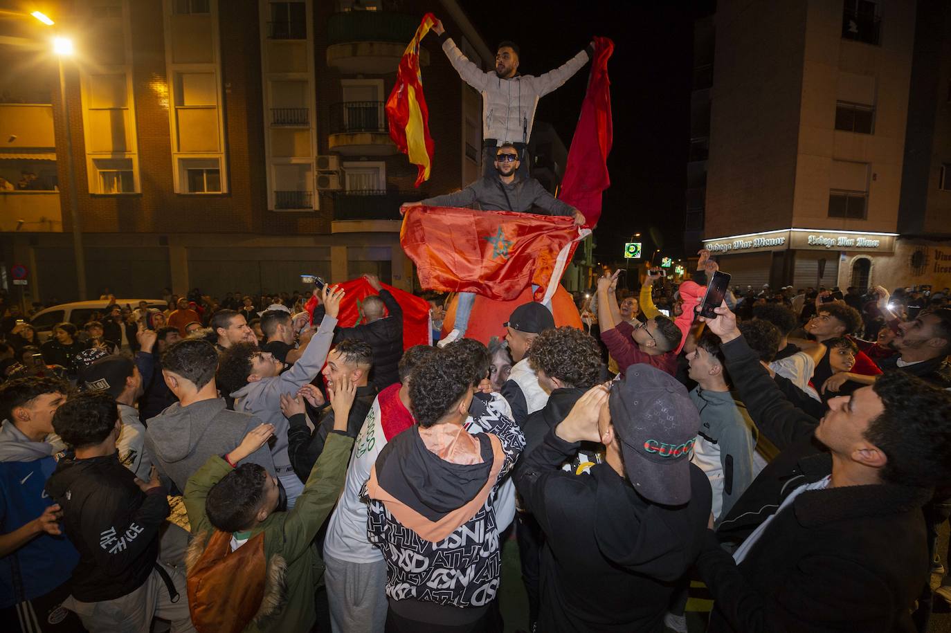 Fotos: Celebración de la colonia marroquí de la Región de Murcia tras vencer a España en el Mundial, en imágenes
