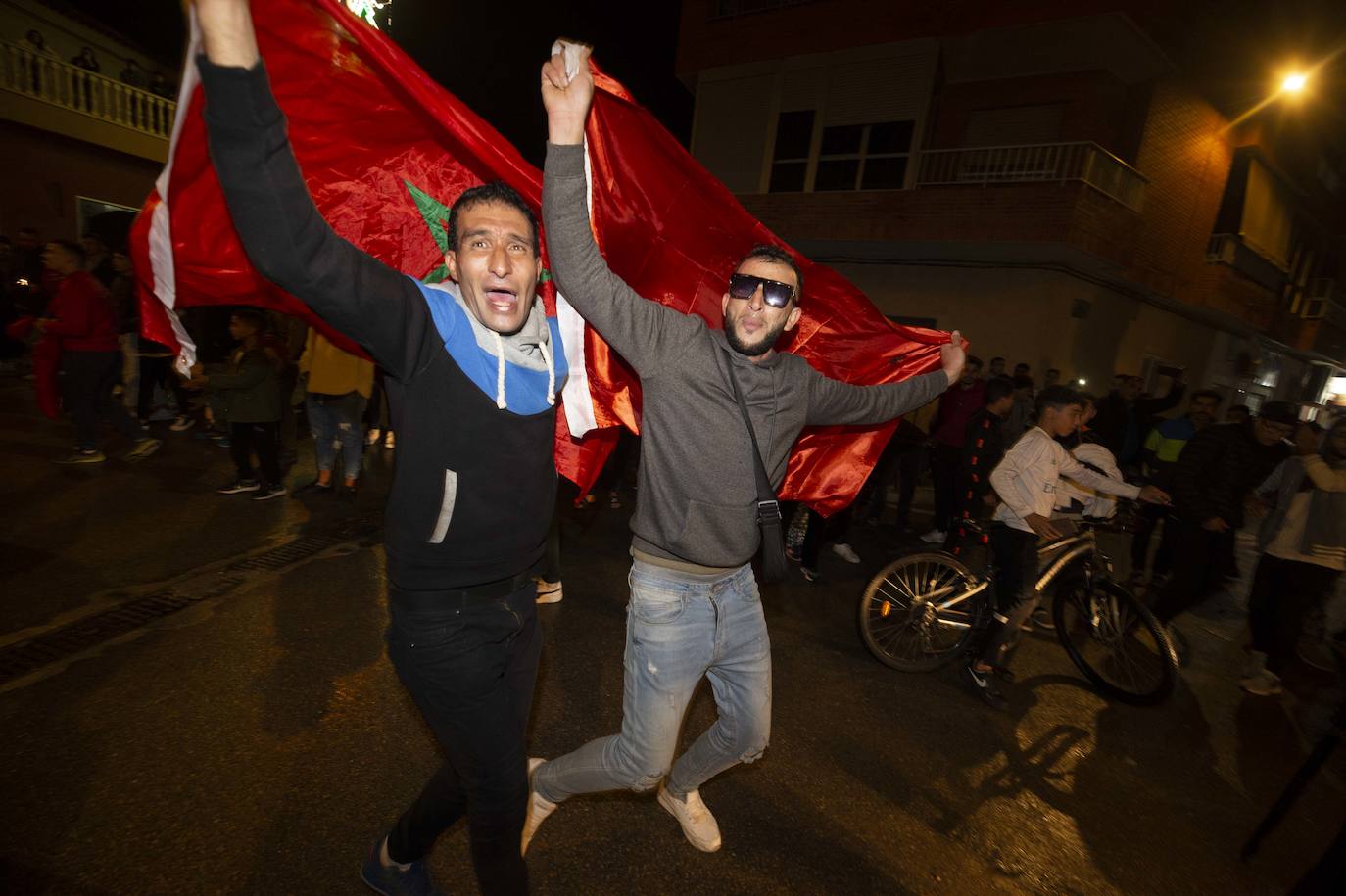 Fotos: Celebración de la colonia marroquí de la Región de Murcia tras vencer a España en el Mundial, en imágenes