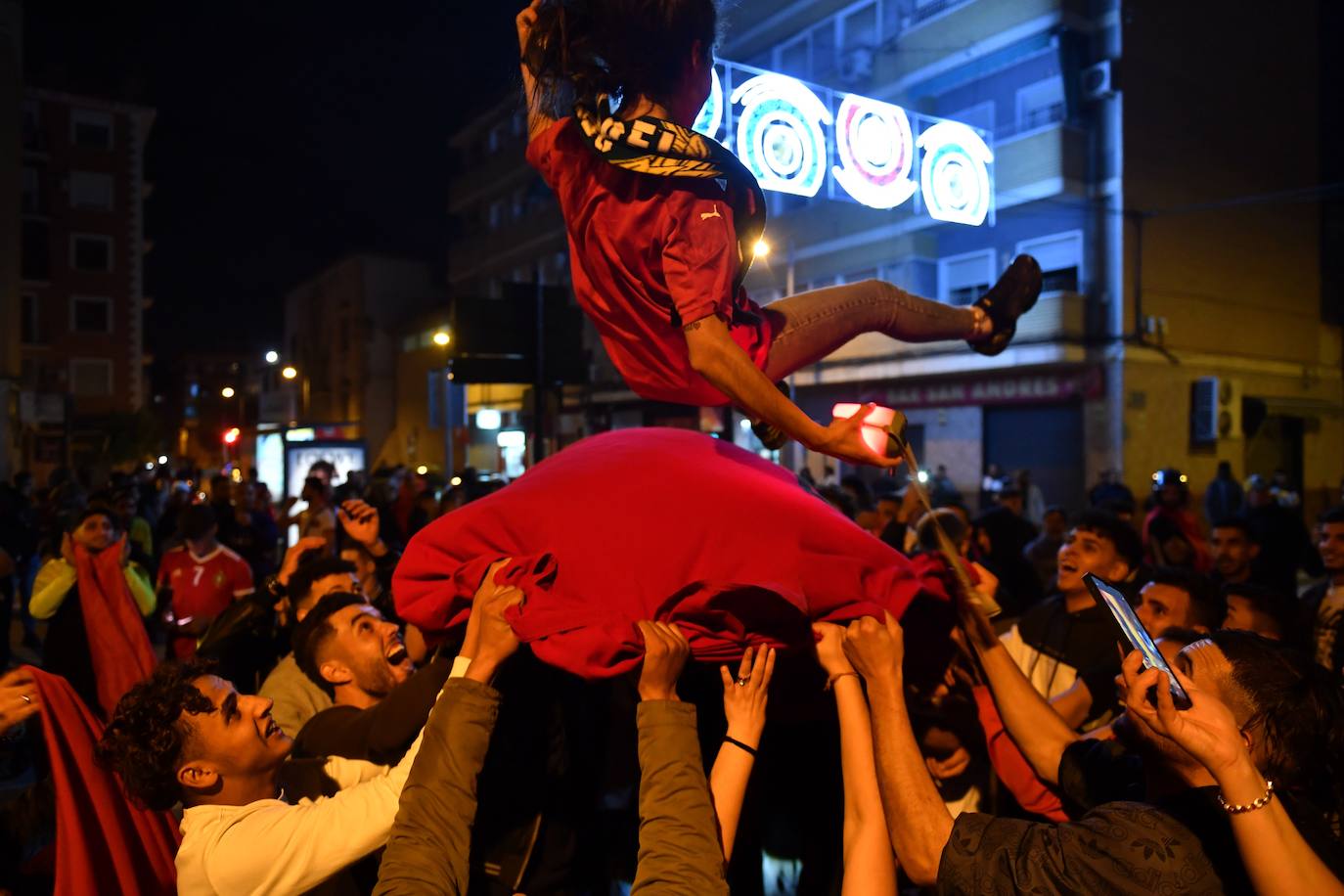Fotos: Celebración de la colonia marroquí de la Región de Murcia tras vencer a España en el Mundial, en imágenes