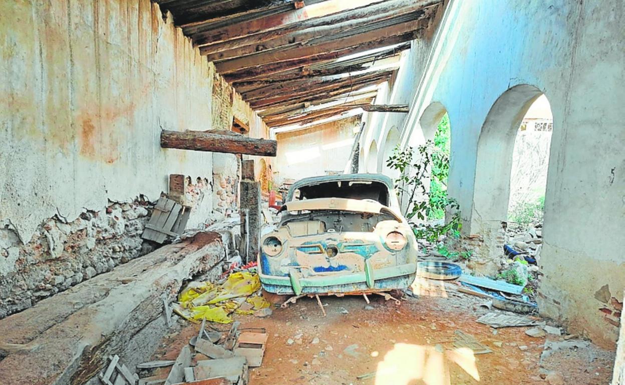 Un 600, en la zona de la almazara de tipología andaluza. 