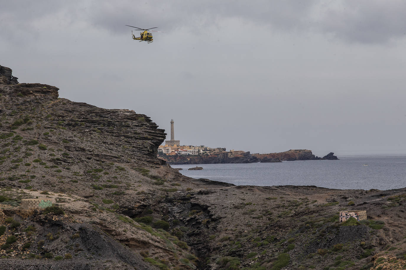Fotos: Buscan a las posibles víctimas de una patera naufragada entre Cabo de Palos y Cabo Negrete