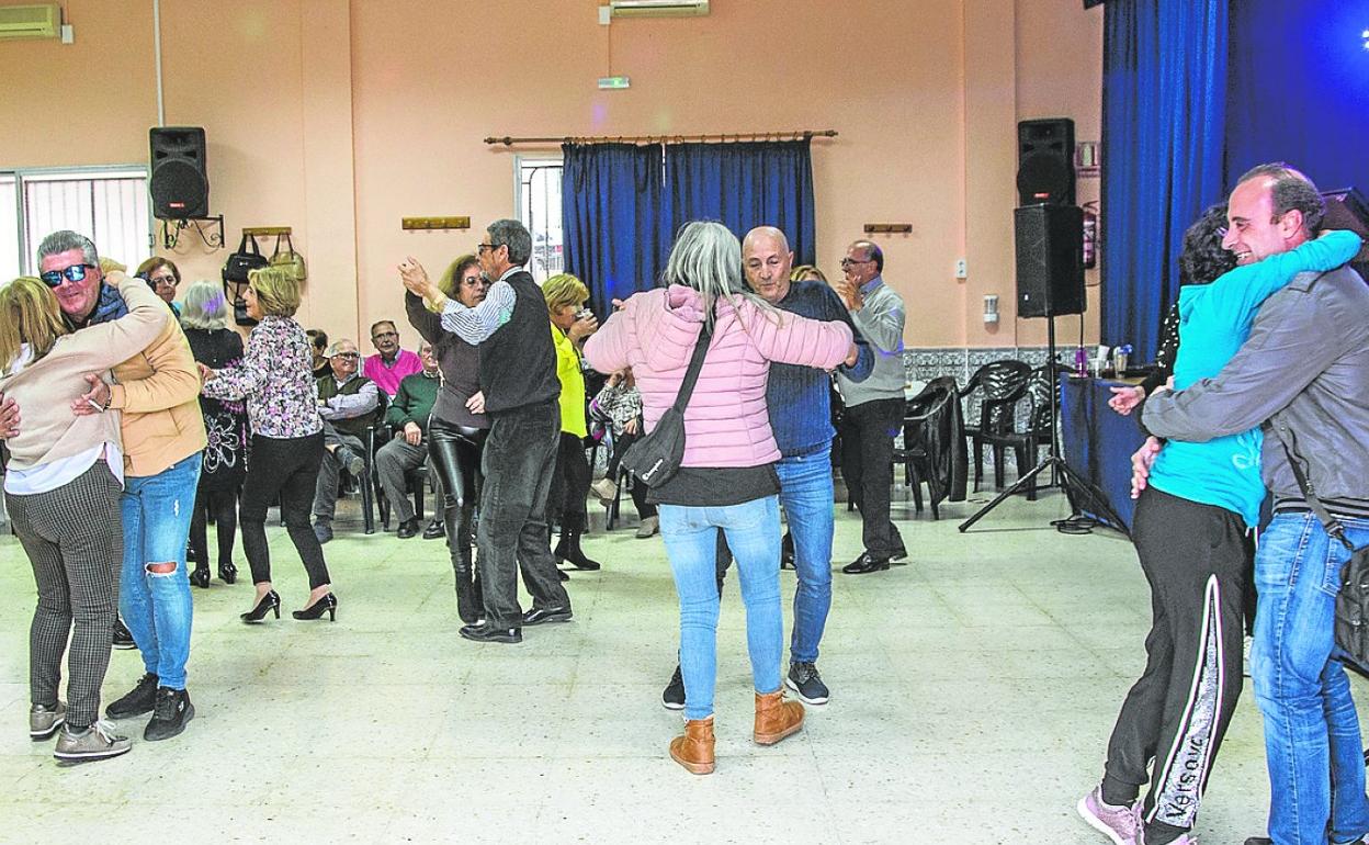 Vecinos del barrio de La Concepción celebrando las fiestas patronales en honor a La Purísima.