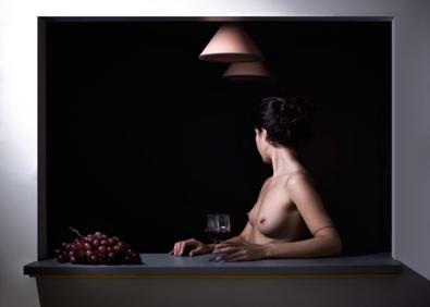 Imagen secundaria 1 - Obras incluidas en la serie 'Crianza'. «Un proceso fundamental e inherente al ser humano: el proceso de una sed y de los cuidados que la colman. Por ello, la artista lo despliega ante nosotros en forma de tríptico, donde la mujer -en tanto que fuente de alimentación de dicha sed- ocupa el centro de la secuencia temporal», escribe la historiadora de arte y escritora Ani Galván.