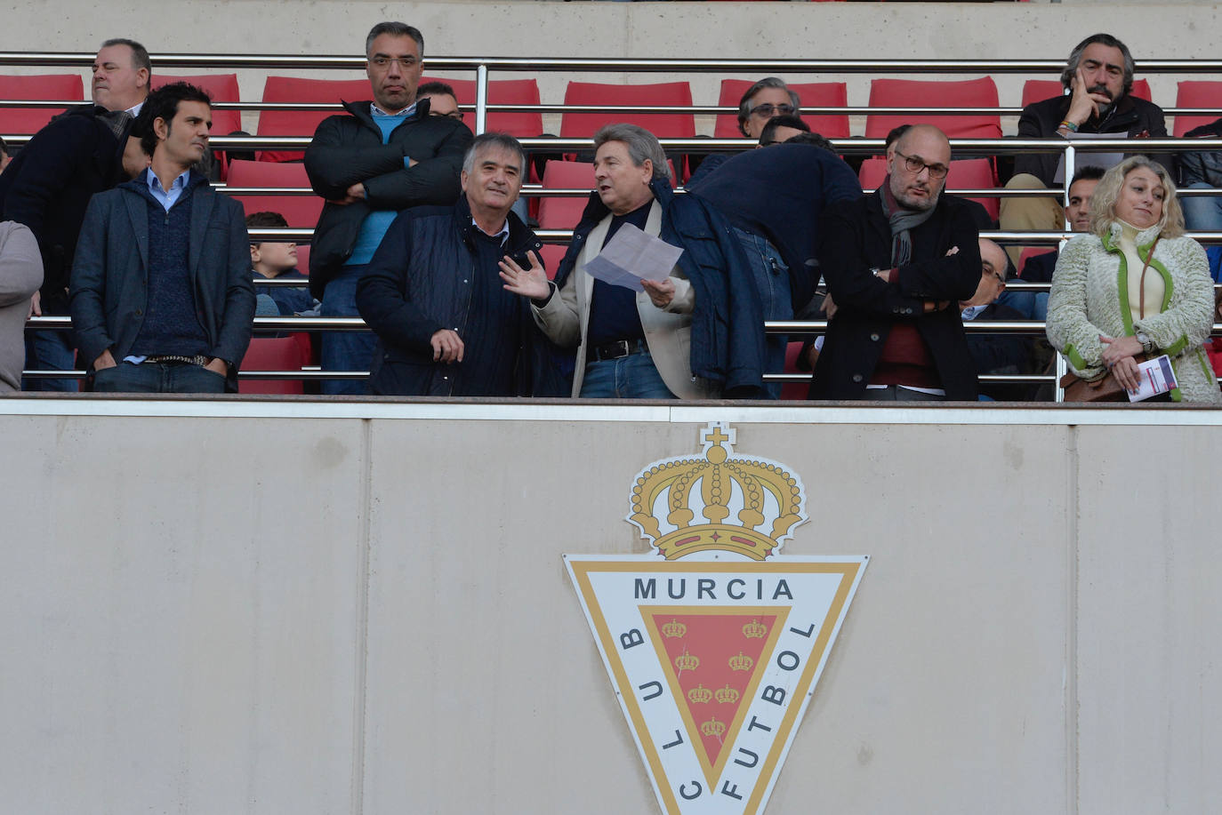 Fotos: Búscate en las gradas del Enrique Roca en la victoria frente al Sabadell