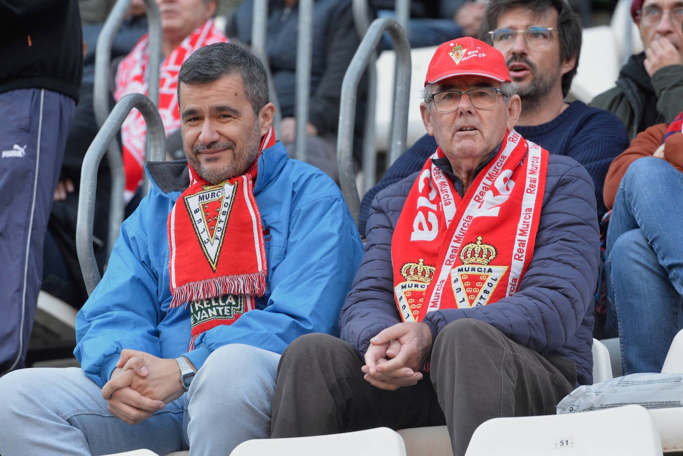 Fotos: Búscate en las gradas del Enrique Roca en la victoria frente al Sabadell