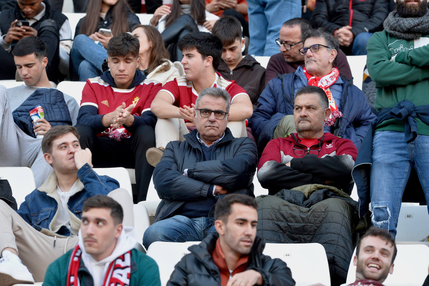 Fotos: Búscate en las gradas del Enrique Roca en la victoria frente al Sabadell