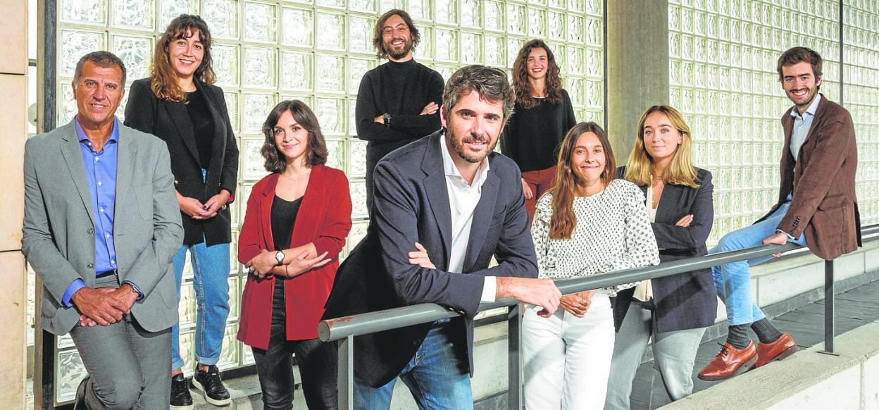 El equipo directivo de Bizum. A la izquierda figura Ángel Nigorra, consejero delegado, y en el centro, Fernando Rodríguez, director de desarrollo de negocio. Ambos son los creadores de esta firma 100% española de transacciones 'online' desde móviles.