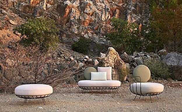 Sofás de la colección Lou de la colaboración con Calma Outdoor.