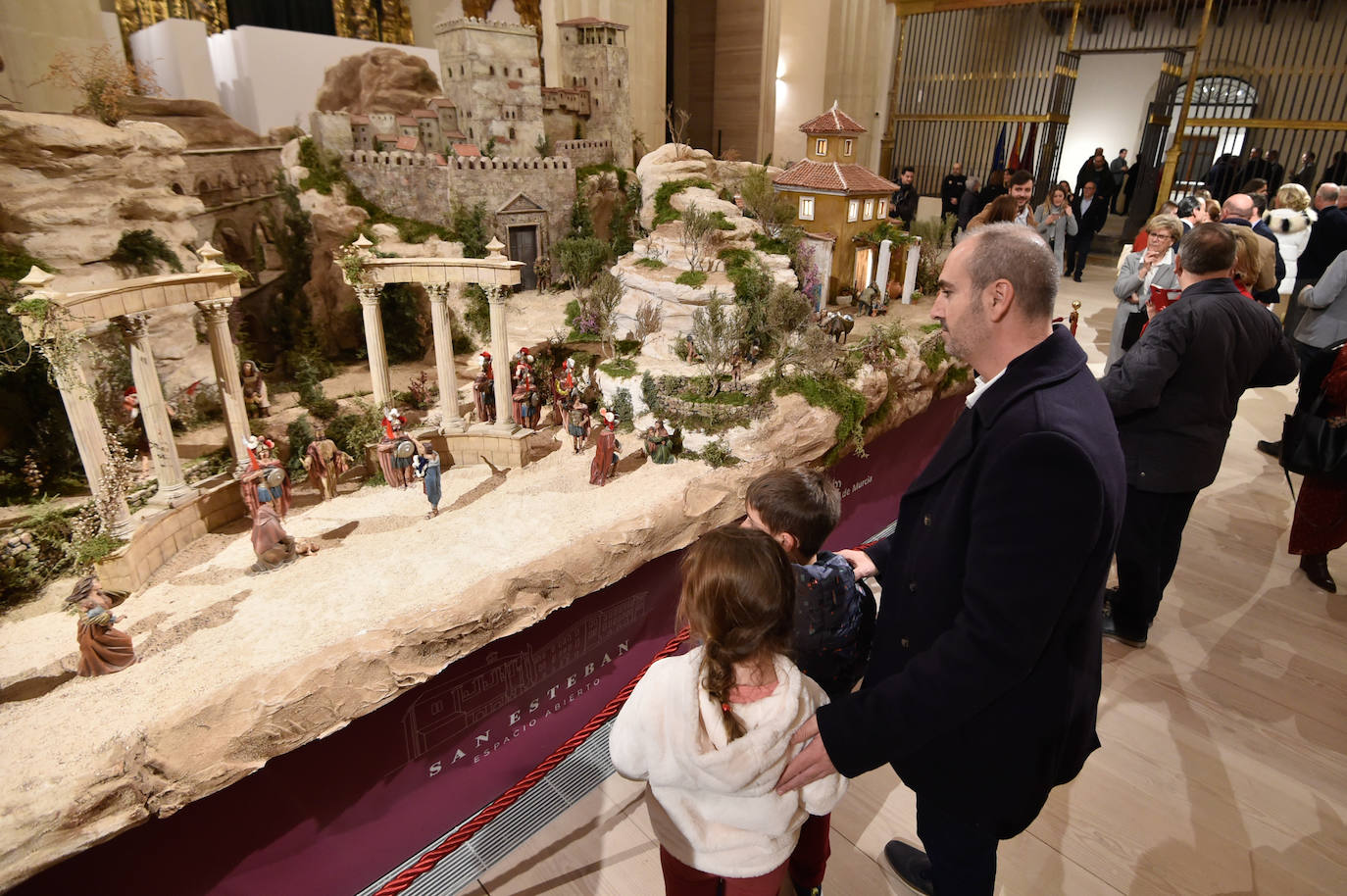 Fotos: La inauguración del Belén de San Esteban, en imágenes