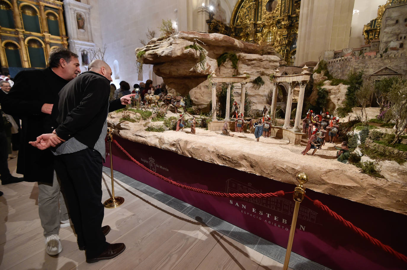 Fotos: La inauguración del Belén de San Esteban, en imágenes