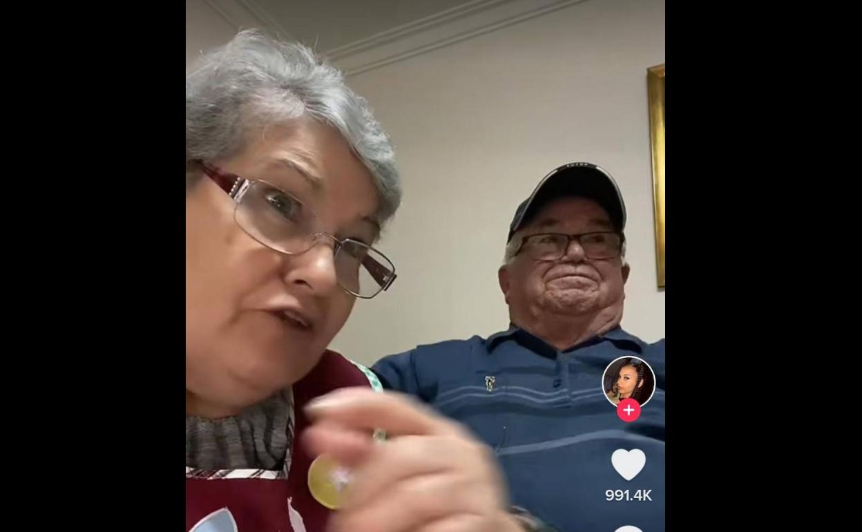 El vídeo de unos abuelos diciendo cada uno lo que no le gusta del otro que triunfa en TikTok