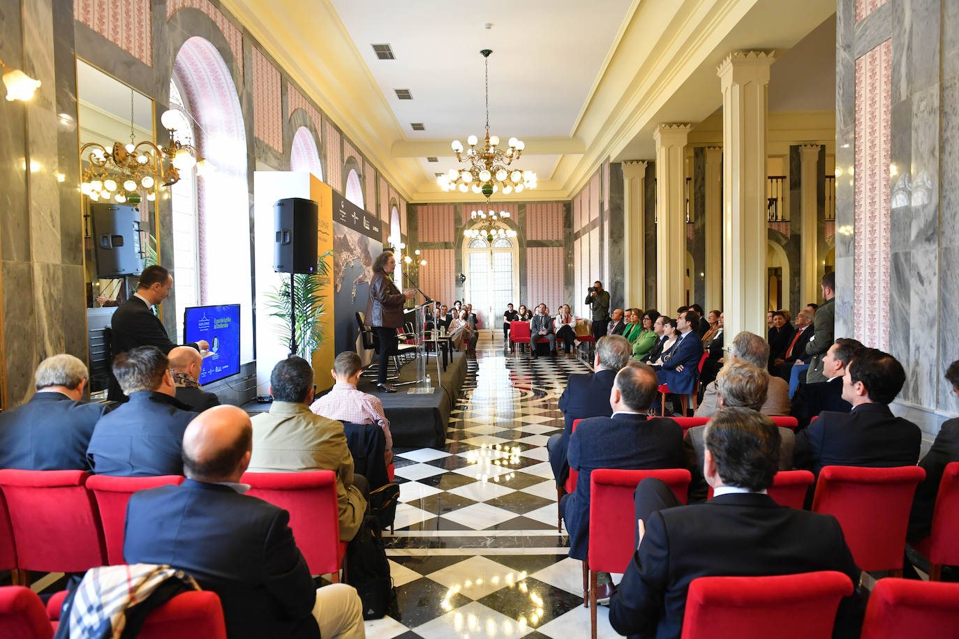 Fotos: El encuentro sectorial con empresarios para presentar el proyecto de la terminal Barlomar, en imágenes