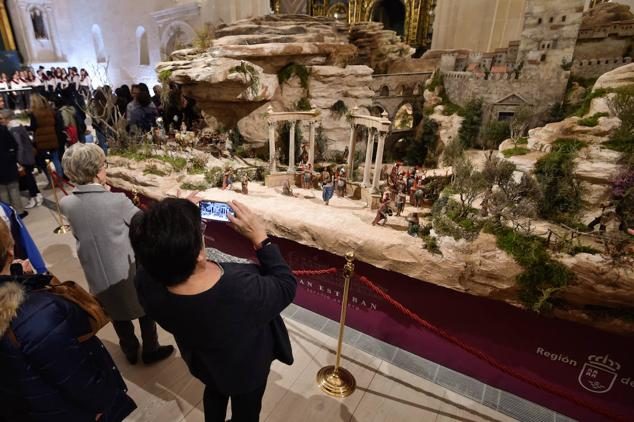Fotos: La inaguración del belén de la iglesia de San Esteban de Murcia, en imágenes