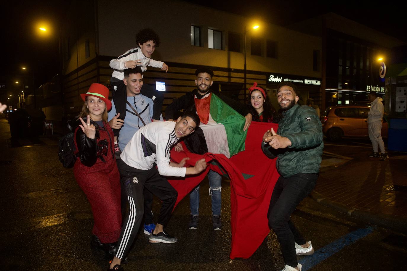 Fotos: Los aficionados de Marruecos se resignan tras la derrota ante Francia