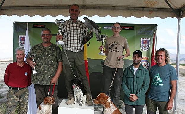 Podio del XVII Campeonato autonómico de cetrería en la modalidad bajo vuelo a conejo salvaje.