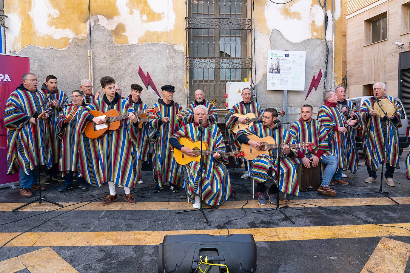 Fotos: Platillos y laúdes en la Corredera de Lorca