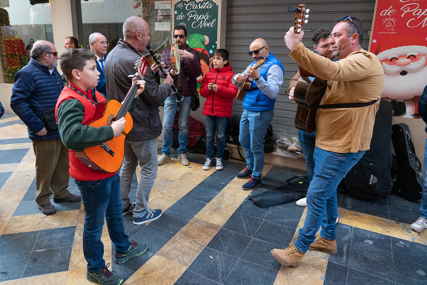 Fotos: Platillos y laúdes en la Corredera de Lorca
