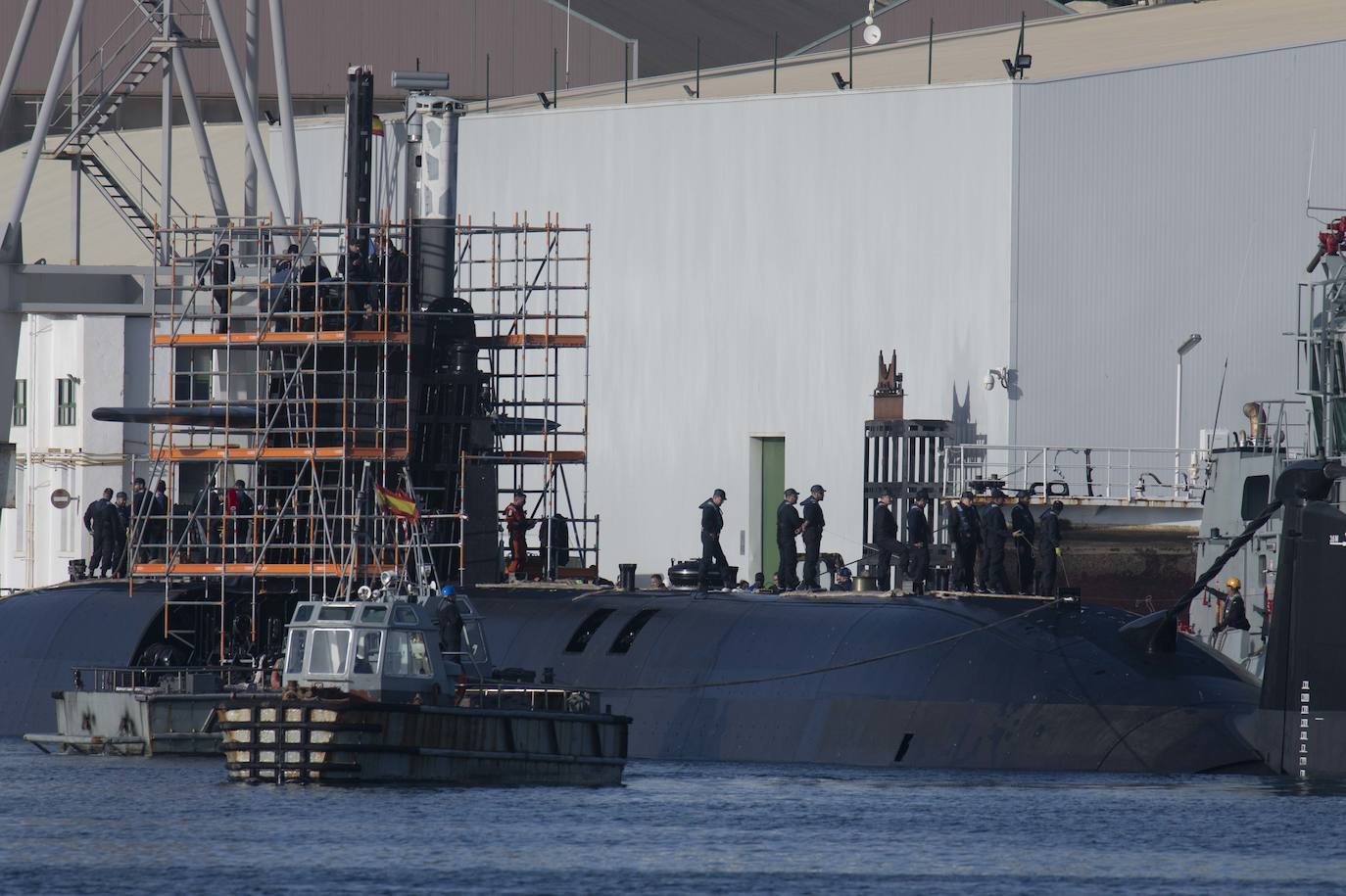 Fotos: Trabajos a flote del submarino S-81 en Cartagena