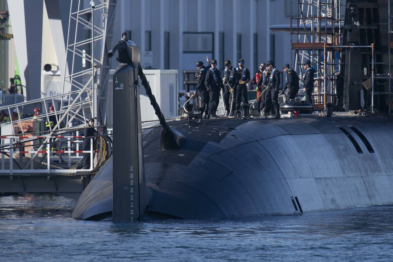 Fotos: Trabajos a flote del submarino S-81 en Cartagena