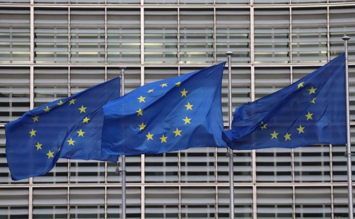 Banderas de la UE ondean en los edificios de las instituciones en Bruselas. 