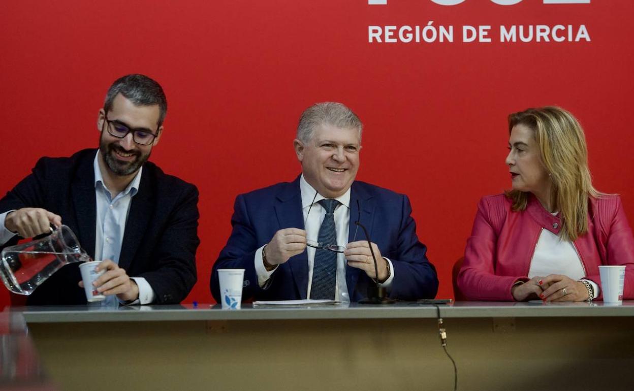 Francisco Lucas, José Vélez y Carmina Fernández, este viernes, durante la rueda de prensa. 