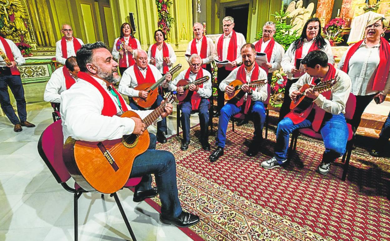 Certamen de villancicos en la iglesia de San Juan Bautista. 