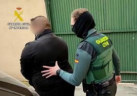 Momento de la detención del joven.