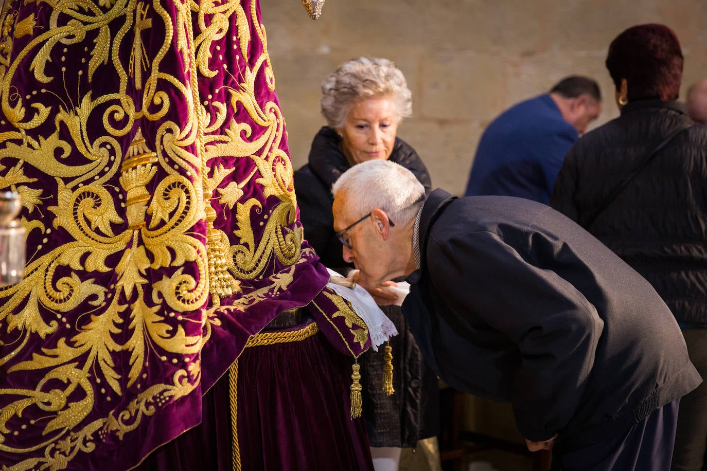 El besapié a Nuestro Padre Jesús de Orihuela, en imágenes